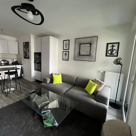Appartement Avec Son Jardin D'Hiver Poissy Extérieur photo
